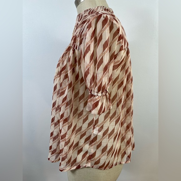 Elizabeth Cosby Women's Sheer Cream Geometric Print Blouse, size XSmall - Picture 4 of 13